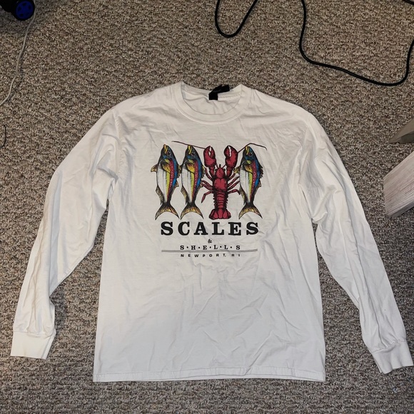 Famous Newport, Rhode Island restaurant scales and shells merch - Picture 1 of 2